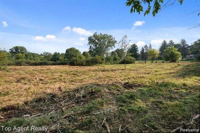 4499 West Street, Leonard Village, MI 48367