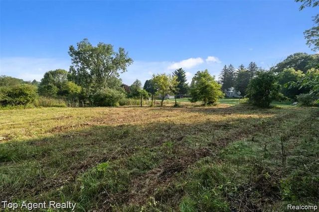 4499 West Street, Leonard Village, MI 48367