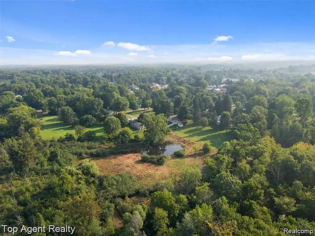 4499 West Street, Leonard Village, MI 48367