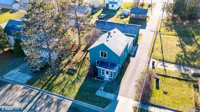 109 E Florida Avenue, Gilbert, MN 55741