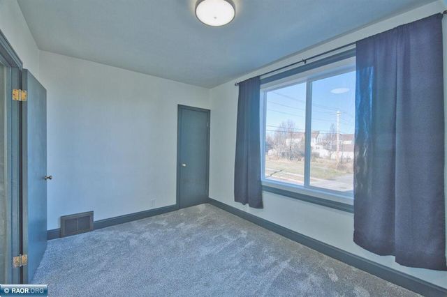 109 E Florida Avenue, Gilbert, MN 55741