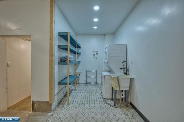 109 E Florida Avenue, Gilbert, MN 55741