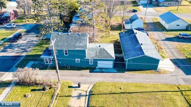 109 E Florida Avenue, Gilbert, MN 55741