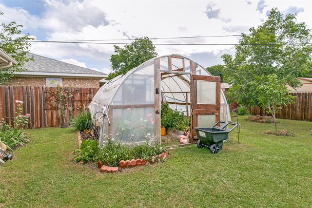 500 S Las Vegas Trail, White Settlement, TX 76108