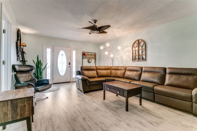 500 S Las Vegas Trail, White Settlement, TX 76108