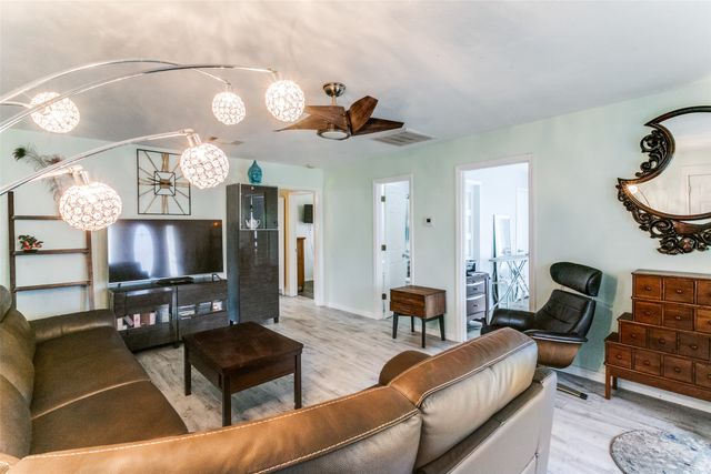 500 S Las Vegas Trail, White Settlement, TX 76108
