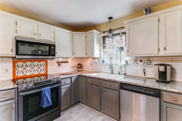 500 S Las Vegas Trail, White Settlement, TX 76108