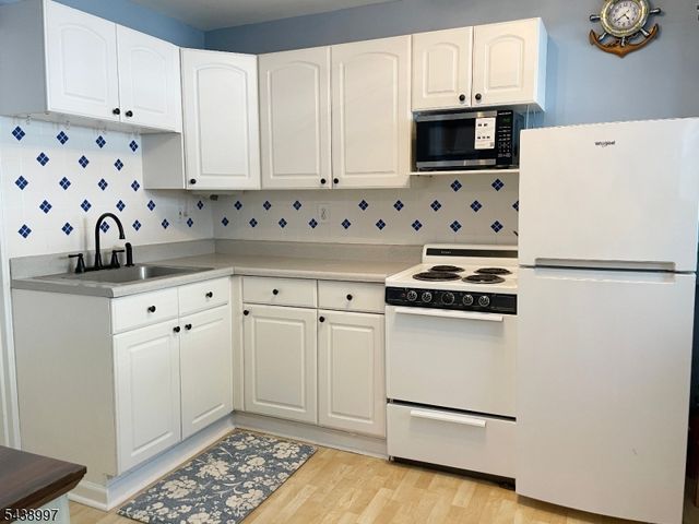 431 Lakeside Blvd 9, Hopatcong Boro, NJ 07843