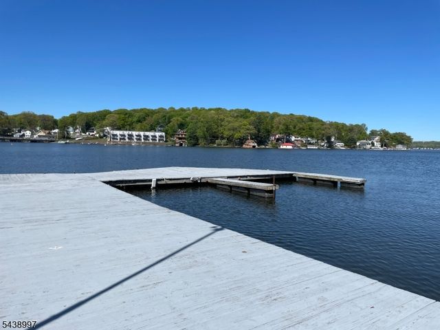 431 Lakeside Blvd 9, Hopatcong Boro, NJ 07843