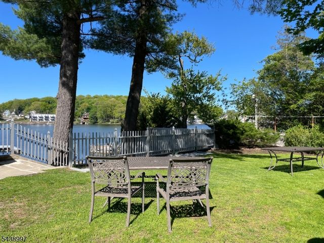 431 Lakeside Blvd 9, Hopatcong Boro, NJ 07843