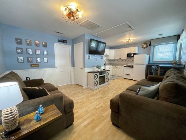 431 Lakeside Blvd 9, Hopatcong Boro, NJ 07843