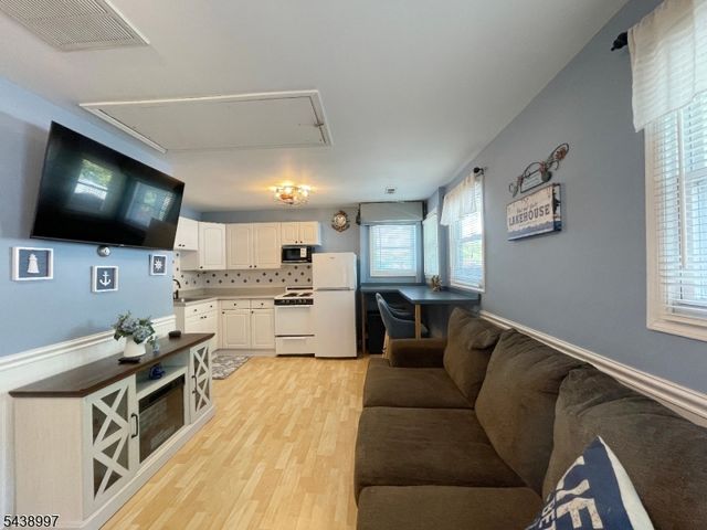 431 Lakeside Blvd 9, Hopatcong Boro, NJ 07843