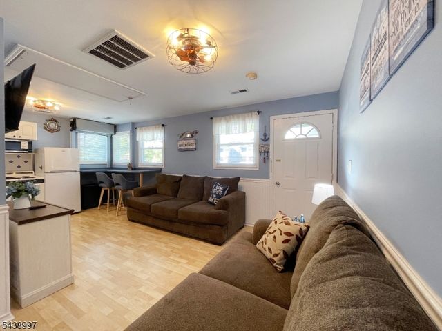 431 Lakeside Blvd 9, Hopatcong Boro, NJ 07843