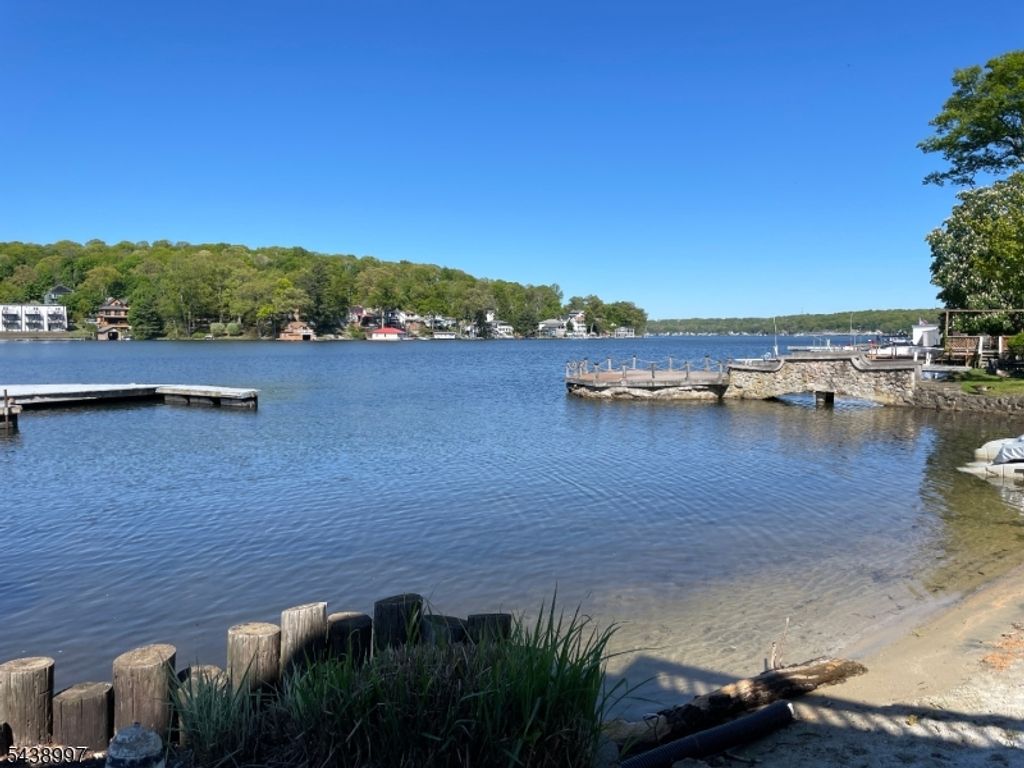 431 Lakeside Blvd 9, Hopatcong Boro, NJ 07843