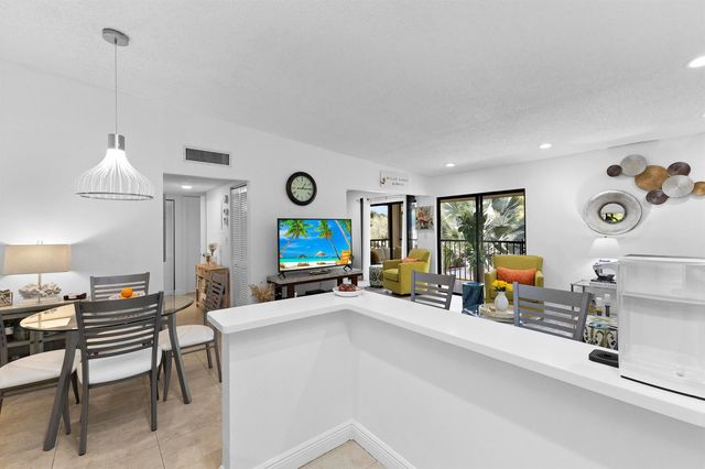 15492 Lakes Of Delray Boulevard 203, Delray Beach, FL 33484