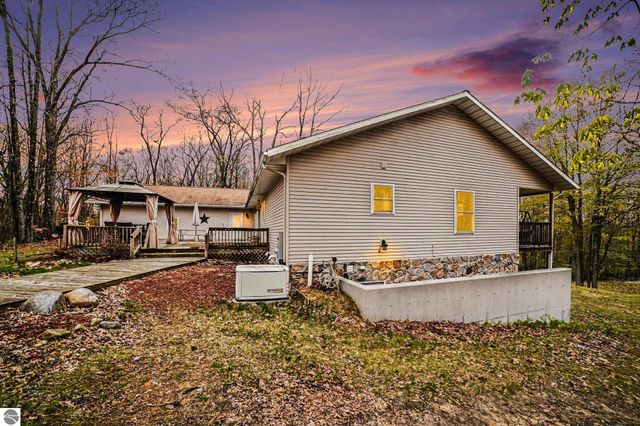 5955 Birchwood Trail, Lake, MI 48632
