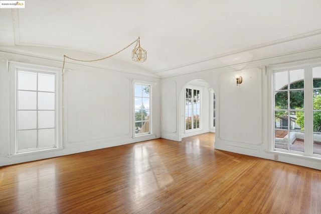 3710 Wisconsin St, Oakland, CA 94619