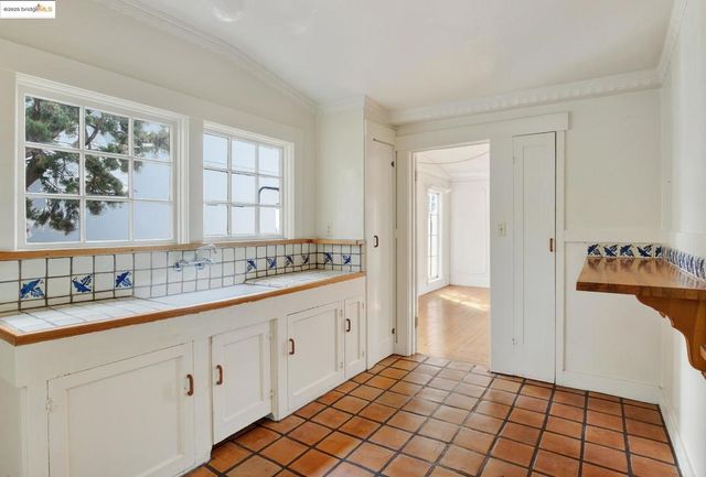 3710 Wisconsin St, Oakland, CA 94619