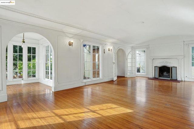 3710 Wisconsin St, Oakland, CA 94619