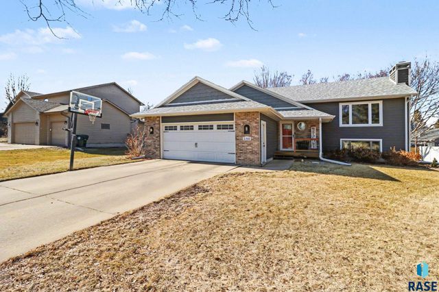 2305 S Roosevelt Ave Avenue, Sioux Falls, SD 57106