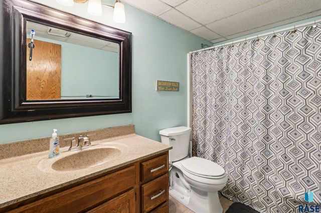 2305 S Roosevelt Ave Avenue, Sioux Falls, SD 57106