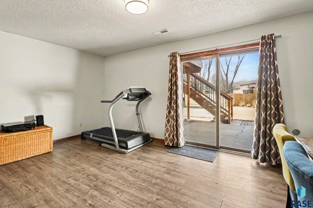 2305 S Roosevelt Ave Avenue, Sioux Falls, SD 57106