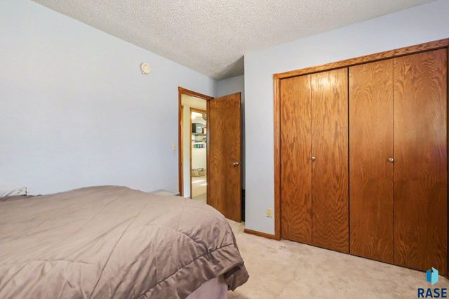 2305 S Roosevelt Ave Avenue, Sioux Falls, SD 57106