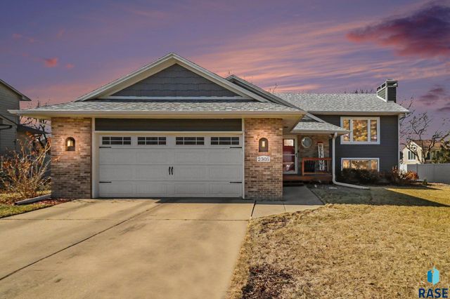 2305 S Roosevelt Ave Avenue, Sioux Falls, SD 57106
