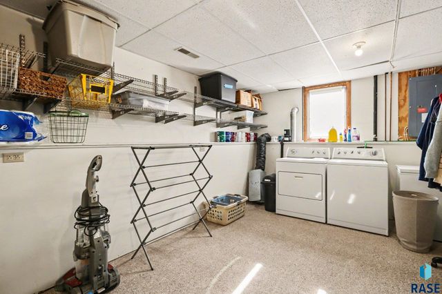 2305 S Roosevelt Ave Avenue, Sioux Falls, SD 57106