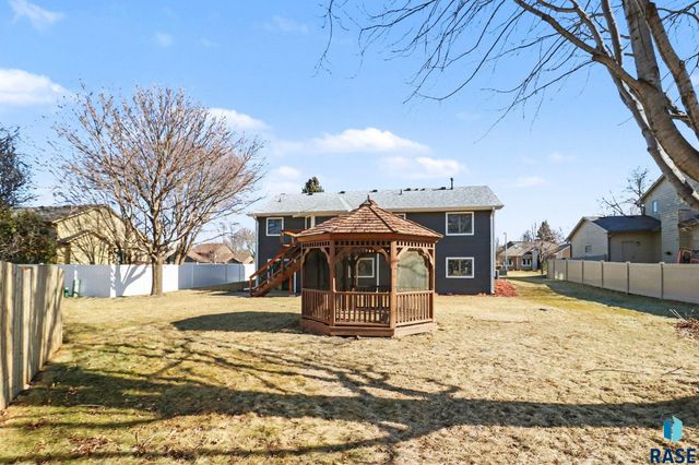 2305 S Roosevelt Ave Avenue, Sioux Falls, SD 57106