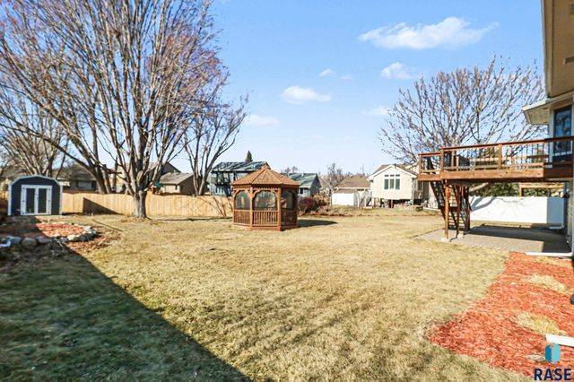 2305 S Roosevelt Ave Avenue, Sioux Falls, SD 57106