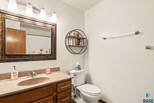 2305 S Roosevelt Ave Avenue, Sioux Falls, SD 57106