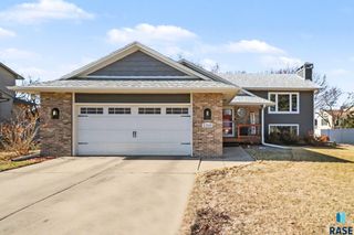 2305 S Roosevelt Ave Avenue, Sioux Falls, SD 57106