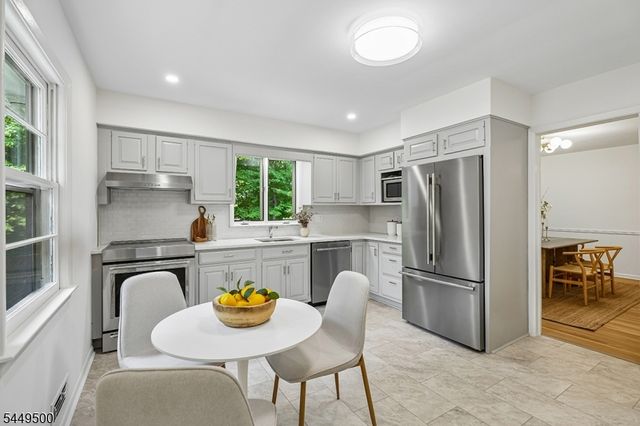 50 STONERIDGE ROAD, New Providence Boro, NJ 07901