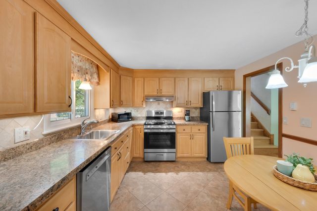 401 Cross St, Boylston, MA 01505