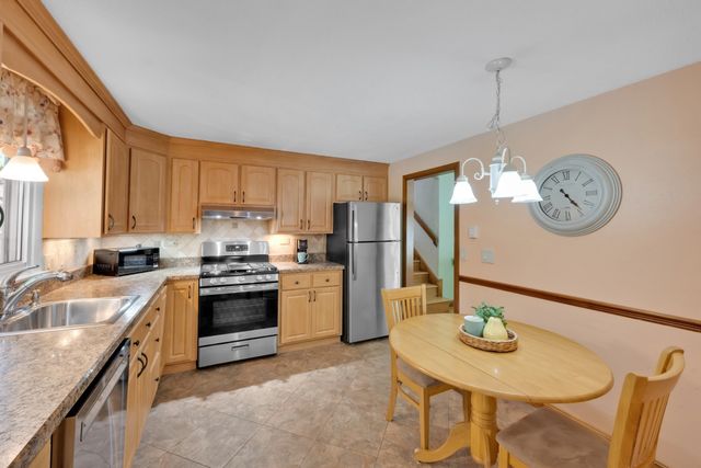 401 Cross St, Boylston, MA 01505