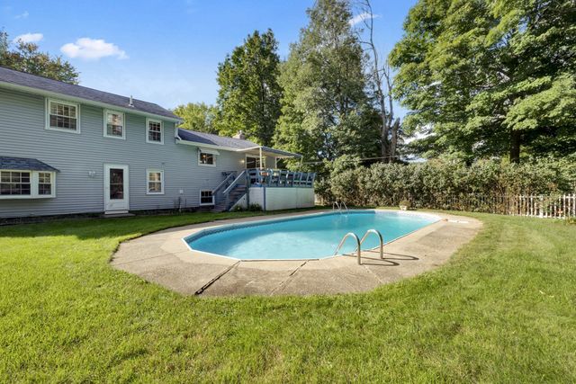 401 Cross St, Boylston, MA 01505