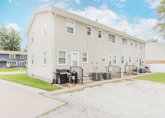 100 W Spring Street, Eldridge, IA 52748