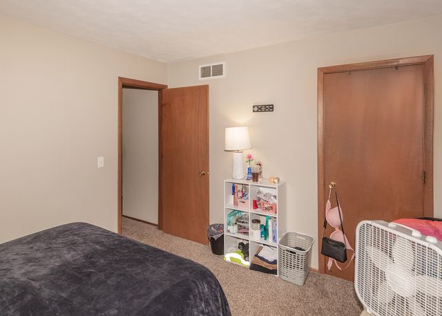 100 W Spring Street, Eldridge, IA 52748