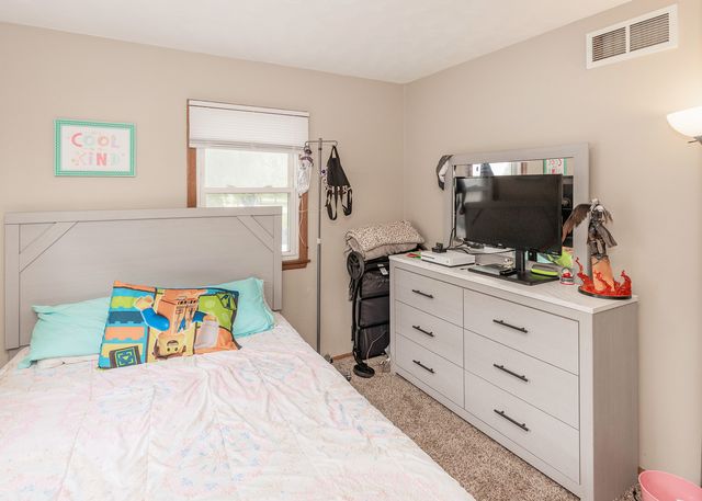 100 W Spring Street, Eldridge, IA 52748