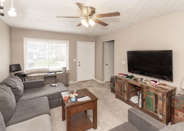 100 W Spring Street, Eldridge, IA 52748