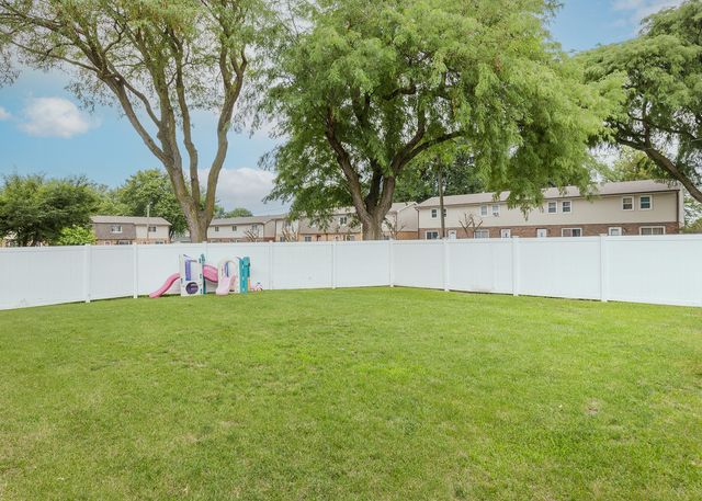 100 W Spring Street, Eldridge, IA 52748