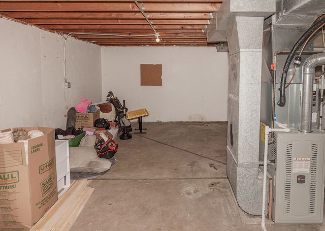 100 W Spring Street, Eldridge, IA 52748