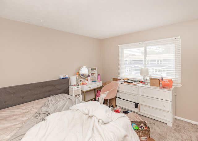 100 W Spring Street, Eldridge, IA 52748
