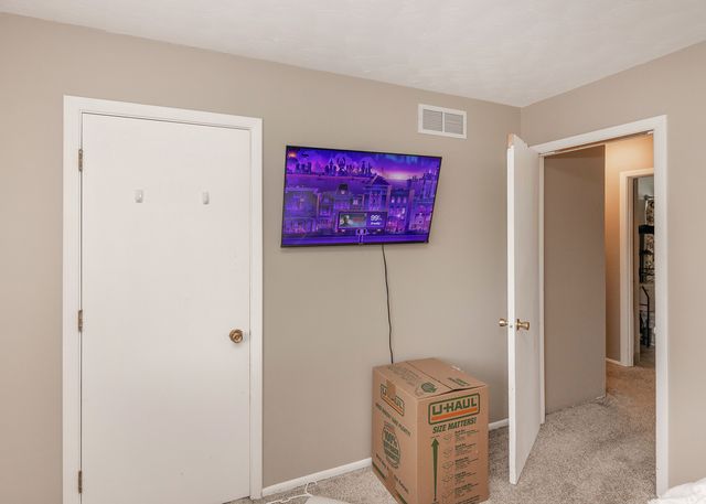 100 W Spring Street, Eldridge, IA 52748