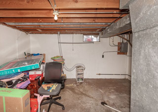 100 W Spring Street, Eldridge, IA 52748
