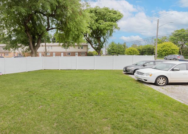 100 W Spring Street, Eldridge, IA 52748