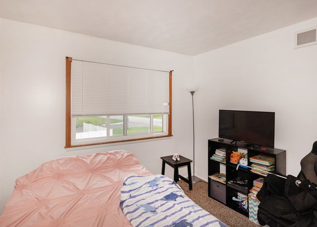 100 W Spring Street, Eldridge, IA 52748