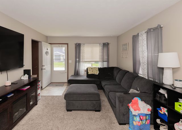 100 W Spring Street, Eldridge, IA 52748