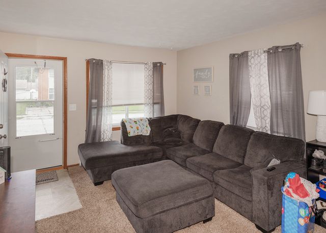 100 W Spring Street, Eldridge, IA 52748
